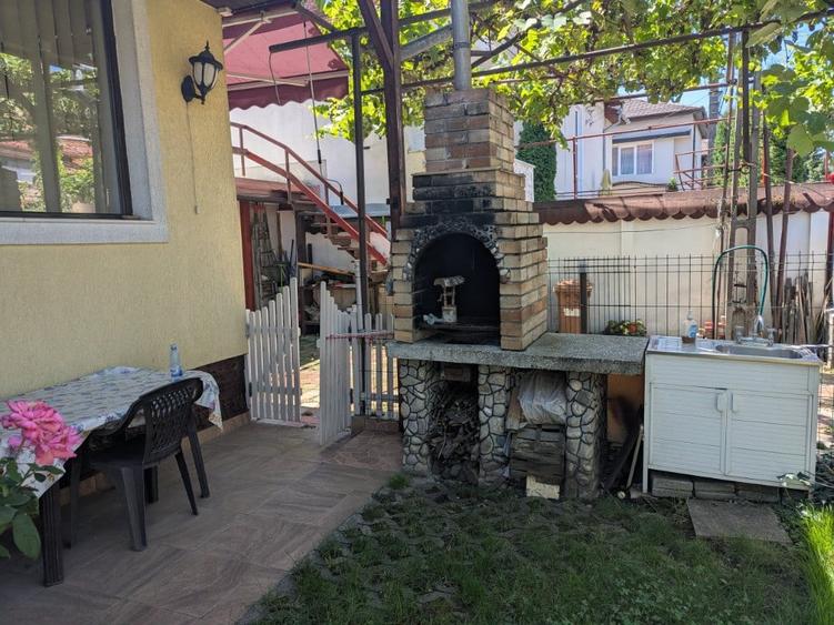Casă cu 3 camere cu Teren 250 Mp în Central
