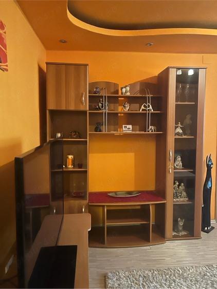 Apartament cu 3 camere semidecomandat în Exterior Vest