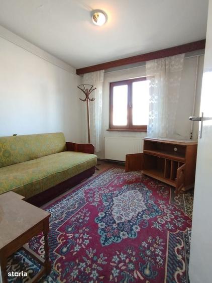 Apartament cu 2 camere semidecomandat în Centrul Civic