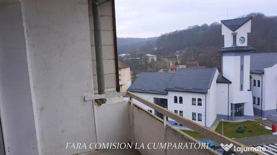 Apartament cu 3 camere decomandat, mobilat în Central