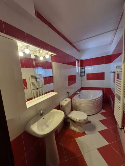 Apartament cu 4 camere decomandat în Centrul Istoric
