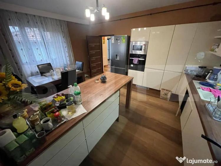 Casa 3 dormitoare de vanzare, 200 mp, teren 252mp, zona Semi - 8
