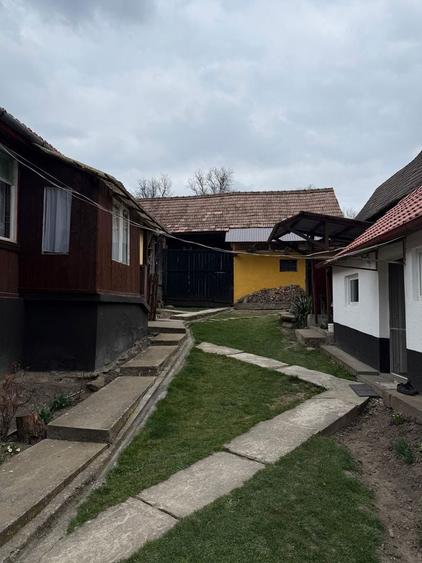 Casa, teren intravilan 1800mp, anexe, acoperis nou - 2