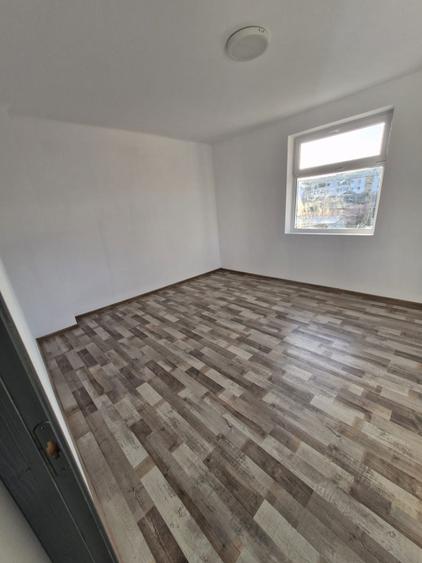 Casa zona centru Pucioasa de vanzare .Ocazie !!! - 4