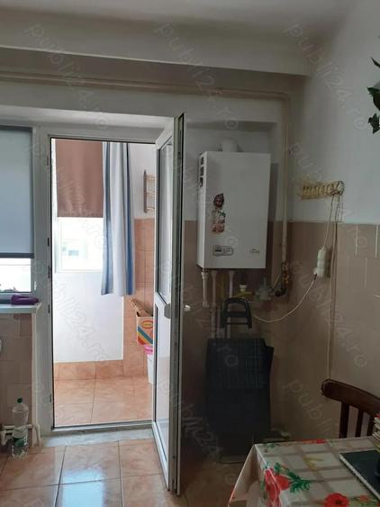 Vanzare Apart. 2 cam. cf.1 dec.,et.4, spraf.utila 50.45, balcon de 7.ml, str. Randunicii Zona Obor - 14