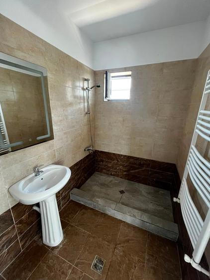 Casă cu 4 camere cu Teren 433 Mp în Bâcu