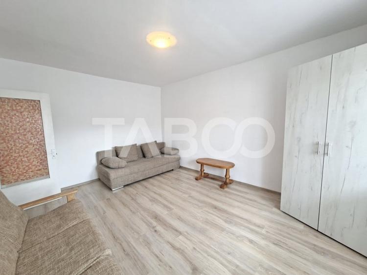 Apartament de vanzare 3 camere decomandat Mihai Viteazul bloc cu lift - 1