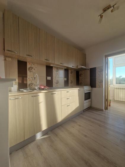 Navodari (Sud)- 2 camere decomandate, centrala gaze, liber -65.000euro - 12
