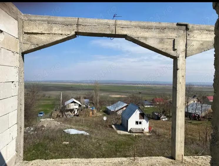 Teren cu casa la stadiul de acoperis si cabanuta - 4