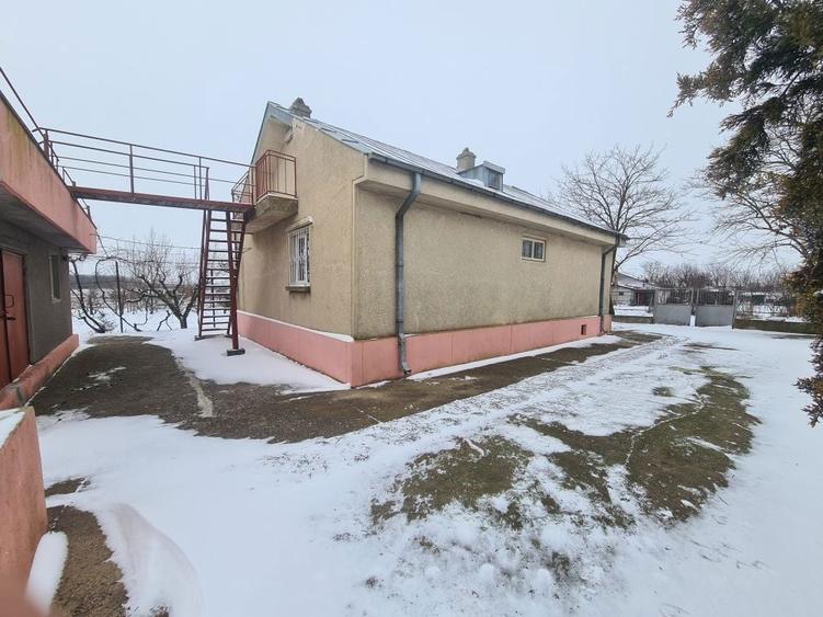 Vand Casa in Pecineaga P+M curte 2300mp - 2