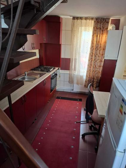 Apartament cu 3 camere semidecomandat în Sânnicoară