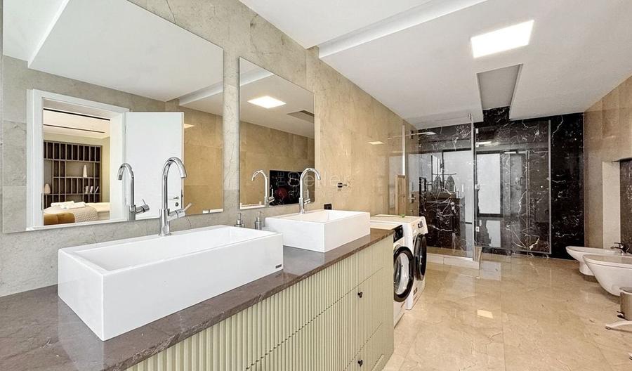 Terase generoase cu vederea spre padure - 13