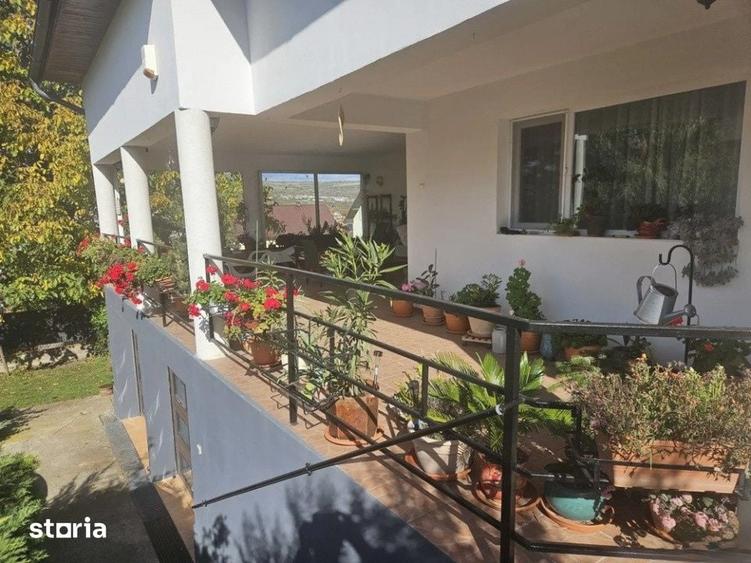 Casă cu 5 camere cu Teren 1400 Mp în Gruia