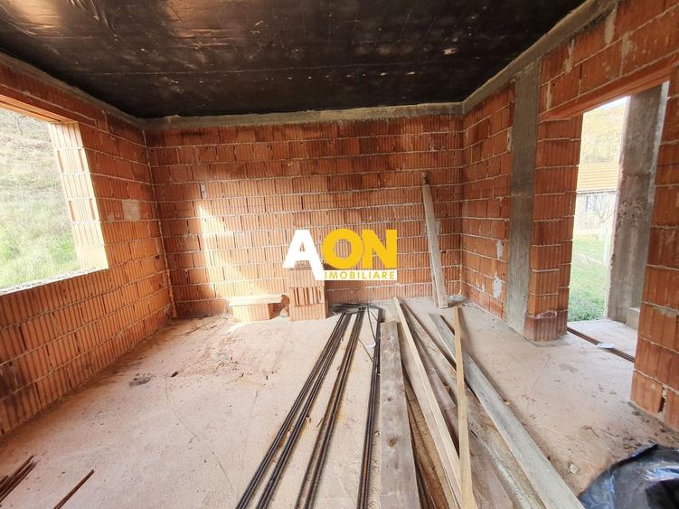 Casă individuală cu 6 camere cu Canalizare în Cetate