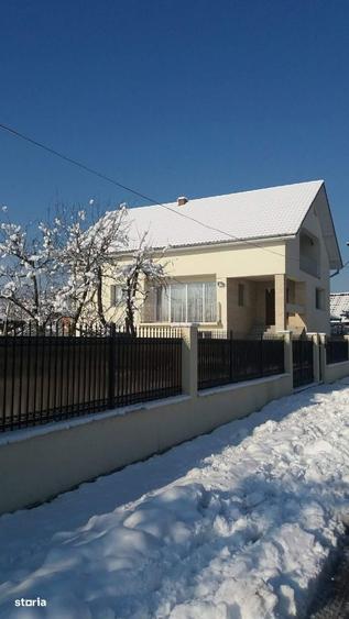 Casa centrala, spatioasa cu privelisti si curte generoasa Jibou - 4