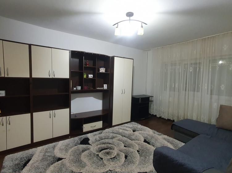 Inchiriez apartament 3 camere zona 300 - 2