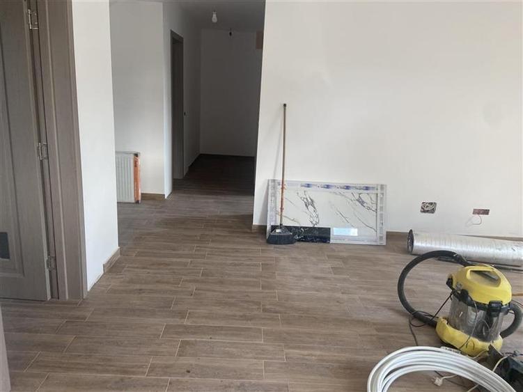 Casa de vanzare in Campineanca, parter si mansarda , suprafata 160 mp , teren 50 - 2