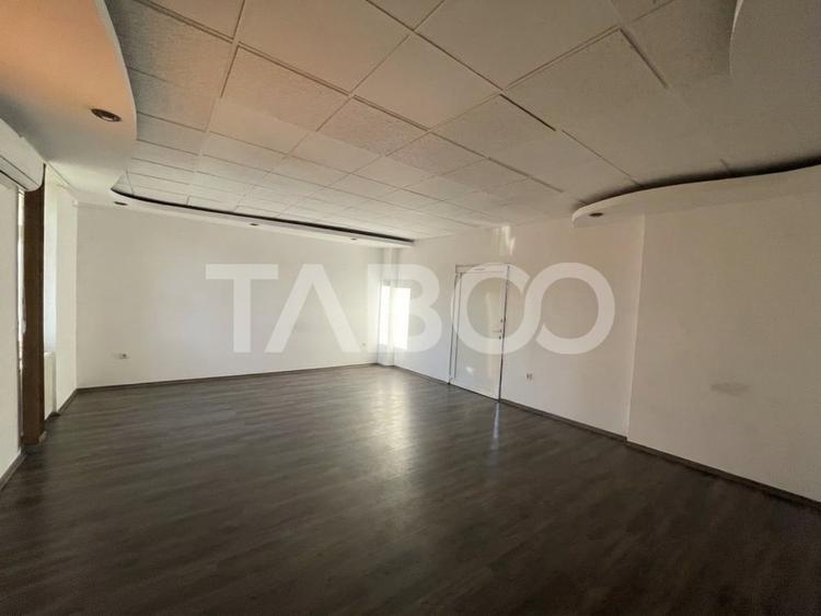 Spatiu comercial la strada 3 camere 150 mpu curte parcari Terezian - 5