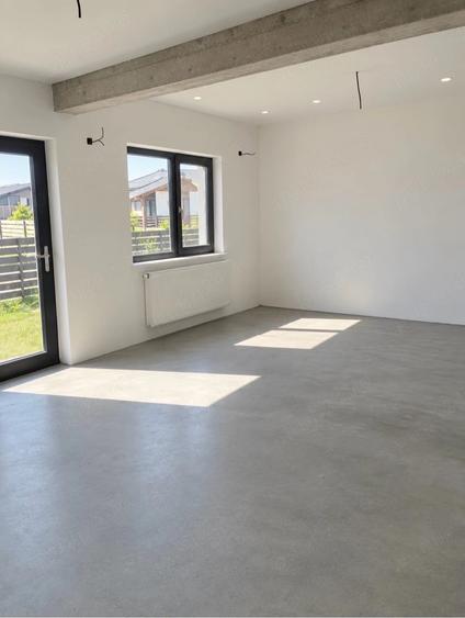 Casă cu 4 camere cu Teren 350 Mp în 1 Decembrie
