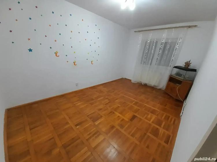 PROPRIETAR Vand apartament DECOMANDAT 2 camere, 2 locuri de parcare - 3
