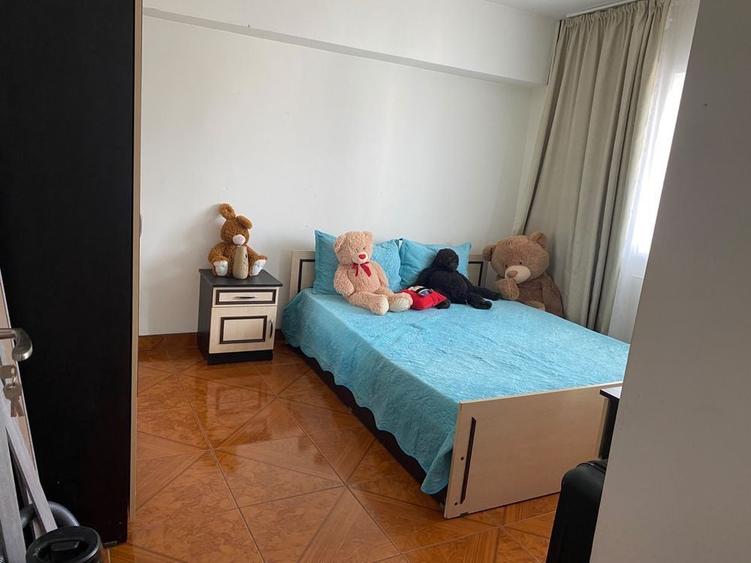 Vand apartament 3 camere cernavoda columbia - 2