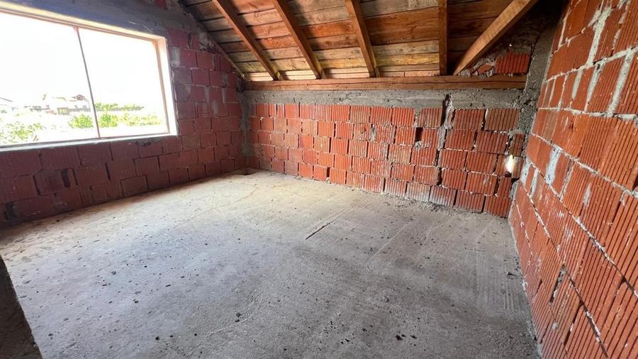 Vila la rosu intr o zona rezidentiala exclusivista Halchiu - 14