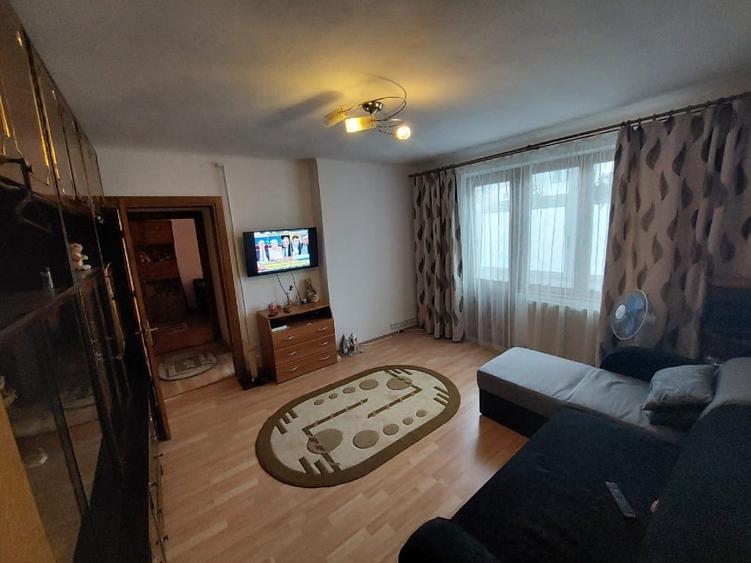 Apartament cu 3 camere, bd.Ecaterina Teodoroiu, vizavi de școala nr.2 - 3