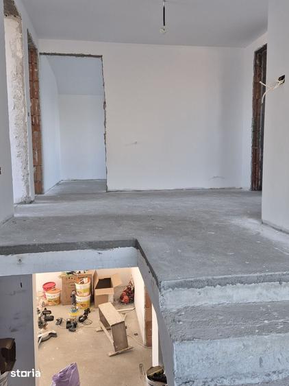 Casă cu 4 camere cu Teren 260 Mp în Micești