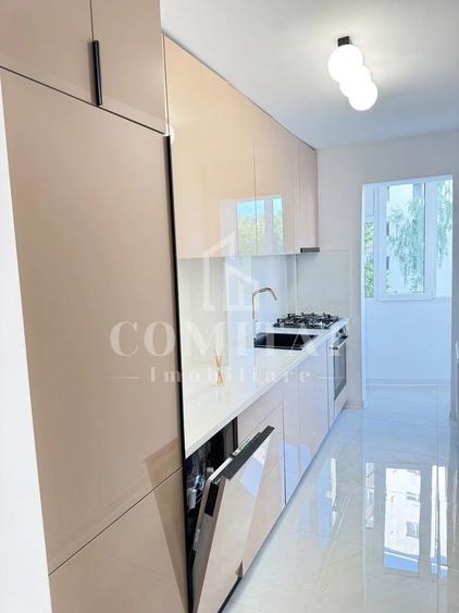Apartament cu 4 camere semidecomandat, mobilat în Mănăștur
