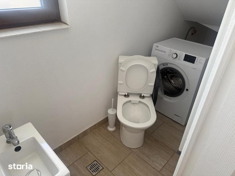 Casă cu 4 camere cu Teren 250 Mp în Ulmi