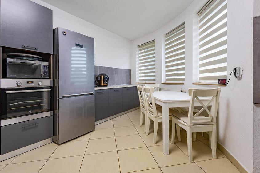 Vila cu doua fronturi si gradina matura, rezidenta sau investitie - 4