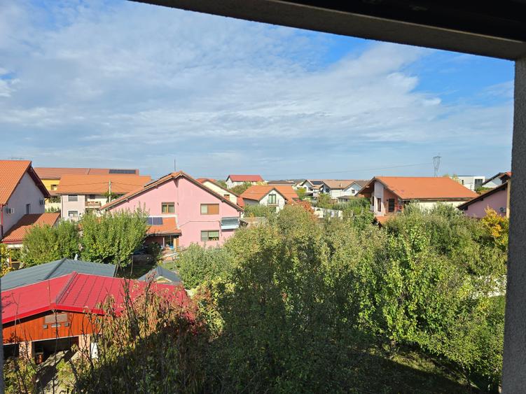 O casa spatioasa  cu 5 camere in Cartier Europa - 11