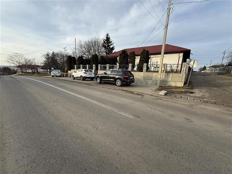 Secuieni - 17 km de Bacau - spatiu comercial - 1