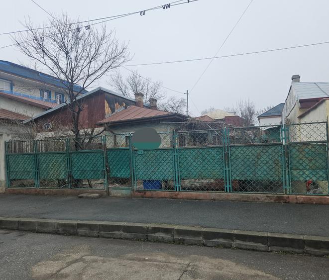 Teren de 400 mp cu casa demolabila - 1