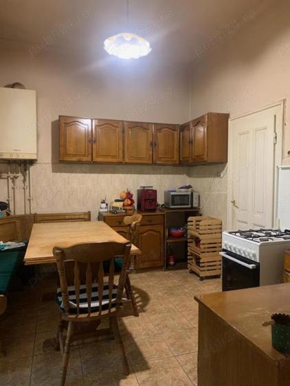 Vand casa , situata central , str.T.Grozavescu nr.25 - 4