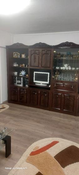 Inchiriez apartament 3 camere utilat zona micro 3 et 1 din 4. - 6
