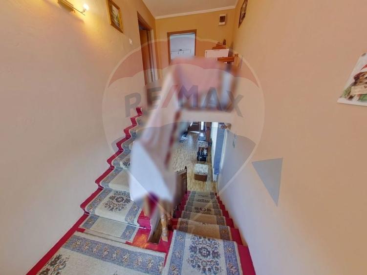 Casă cu 5 camere de vânzare, str. Dragoș Vodă - 6