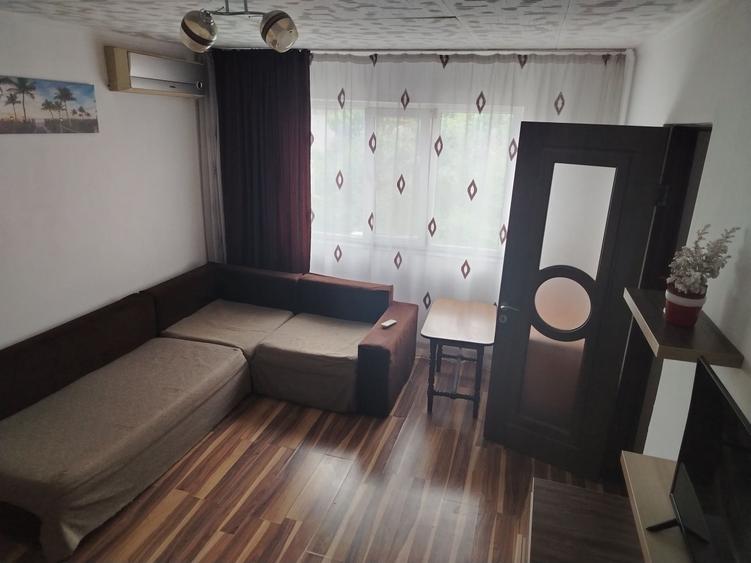 Apartament cu 2 camere semidecomandat în Poarta Albă