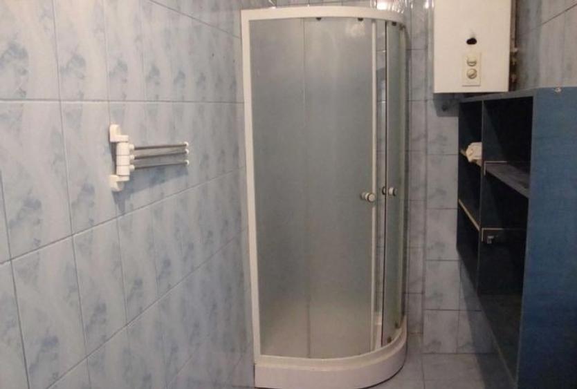 Casă individuală cu 7 camere cu Canalizare în Drumul Sării