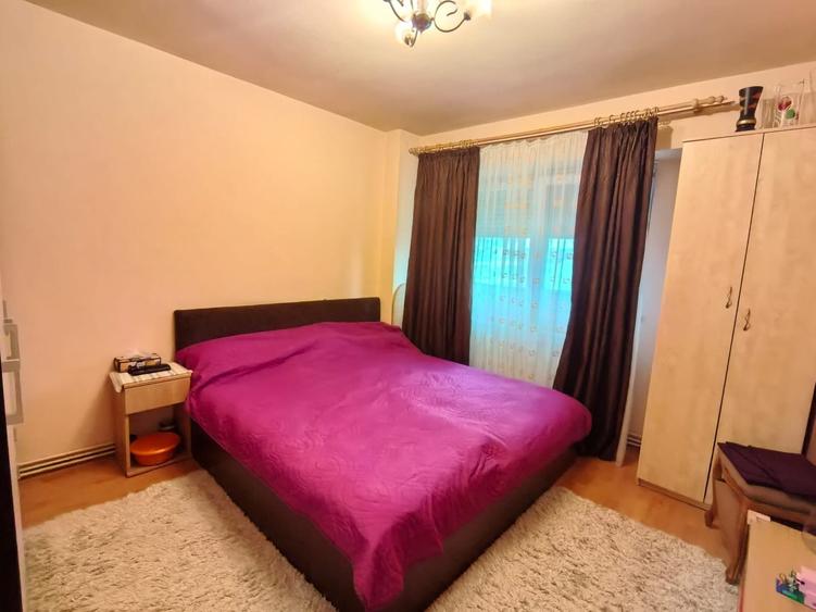 Apartament cu 4 camere -ETAJ INTERMEDIAR- 5 minute Medicina - 7