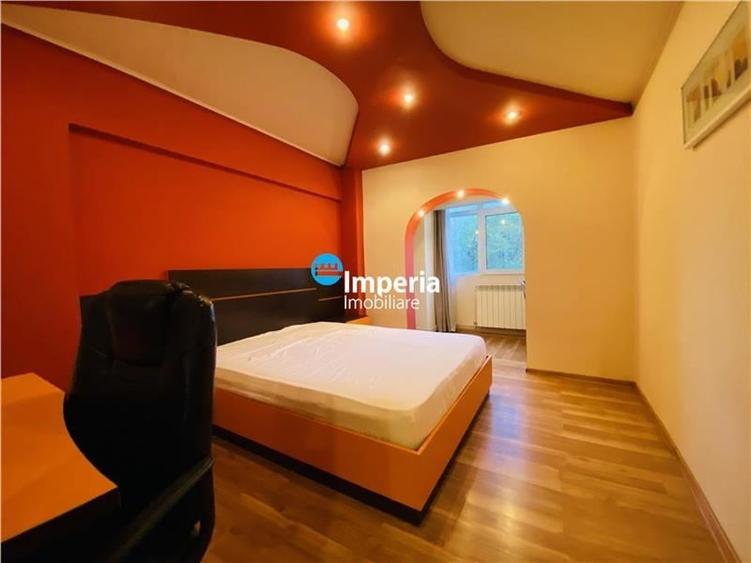 Inchiriez apartament 3 camere D, zona Centru - Independentei - 7
