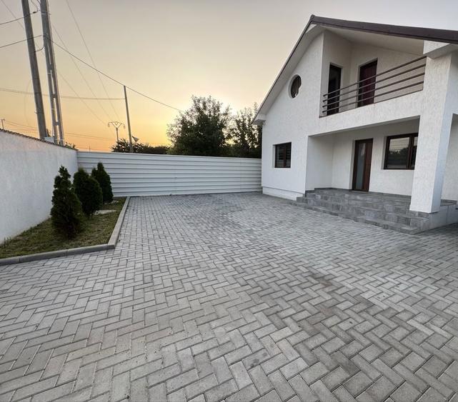 Casa noua Golesti Str Victoriei - 6