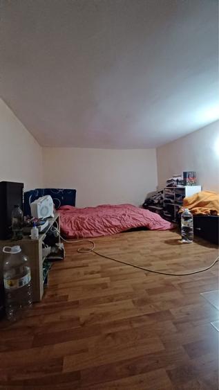 Garsoniera , 25 mp bloc cu gaze , zona Liceul Economic Zahana - 5