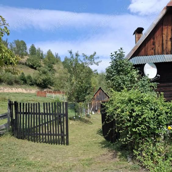 Casă cu 2 camere cu Teren 700 Mp în Vidra