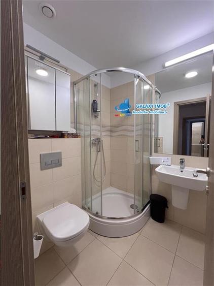 Apartament cu 4 camere semidecomandat, mobilat în Băneasa