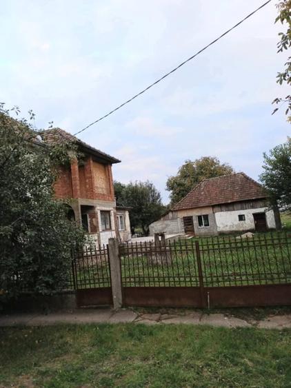 Casă cu 4 camere în Paulian