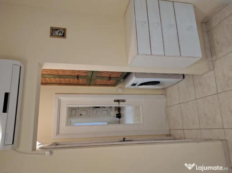 Inchiriez apartament 2 camere decomandat central - 1