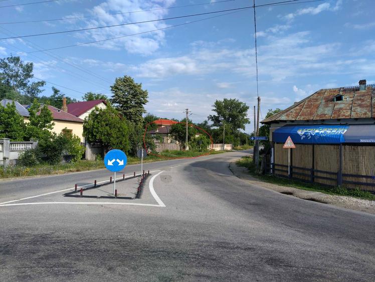 Casa de vanzare la Strada + Pamant . Septebrie . - 6