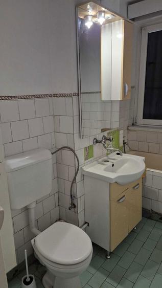 Vand Apartament 2 camere Decomandate Etaj 2,ultracentral,Balcon,Centrala Termica,termopane exterioare,toate camerele cu fata la soare - 4