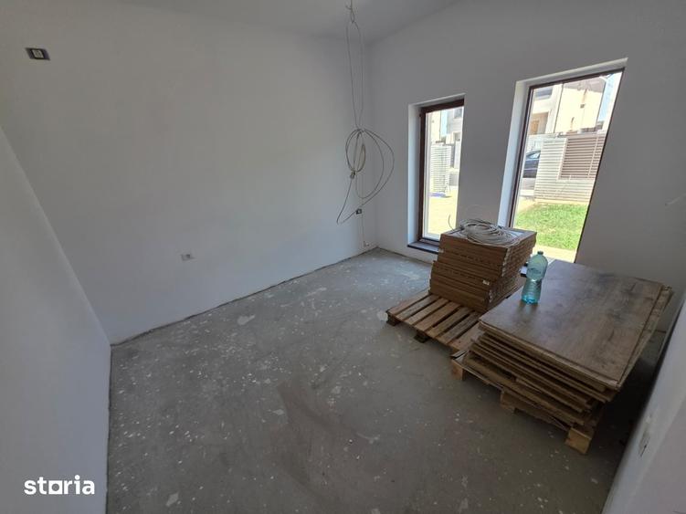 Casă cu 5 camere cu Teren 324 Mp în Fundeni